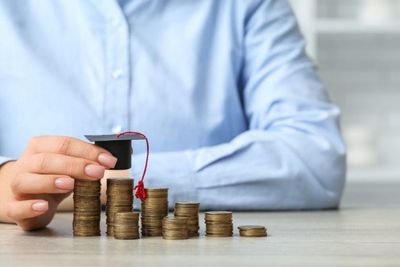 You Have $20,000: Pay Off Student Loans or Put It Toward a House?
