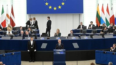 Watch: Carney backs closer EU ties, draws applause at European Parliament