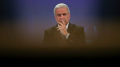 Greek parliament lifts Avramopoulos immunity for Brussels corruption probe