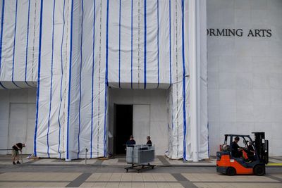 Emergency bid launched to stop Trump carving his name into historic building