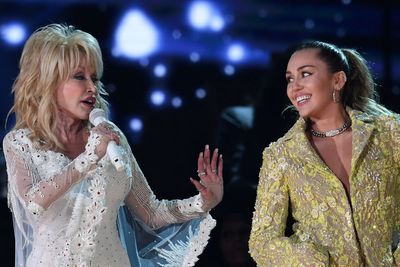 Miley Cyrus reveals blunt advice Dolly Parton gave her after watching her cry on stage
