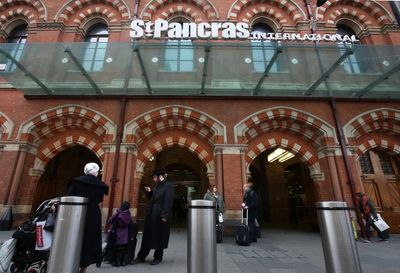 Police launch crackdown on luxury luggage thieves at major London stations