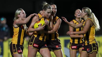 Hawks hang tough to end Kangaroos' record AFLW streak
