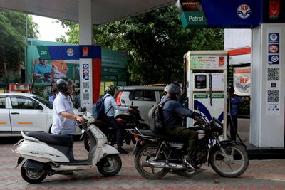 India's August crude oil imports fall over 11% month-on-month