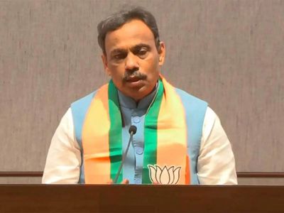 BJP's Vinod Tawde, Radha Agarwal discuss UP poll preparations