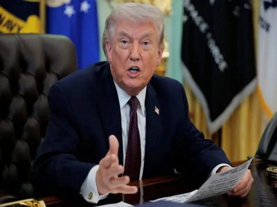 Trump pushes his $5,000 'dividend' pledge if GOP wins midterms. Republican candidates, not as much