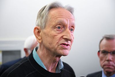 The 'Godfather of AI' Warns Time Is Running Out For Congress To Regulate The Technology. He Gave a Specific Window