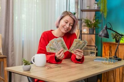 You Got a $10,000 Bonus: Debt, Emergency Fund or Roth IRA?