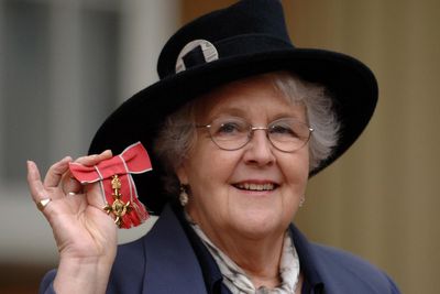 Stephanie Cole: Coronation Street and Doc Martin star dies aged 84