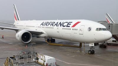 Air France bets on caviar and champagne to lure luxury flyers