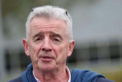 Ryanair boss apologises over ‘rapists’ comment