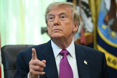 Trump bans CNN, others from White House