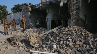 Death toll mounts to 31 in suicide blast at Pakistan police compound