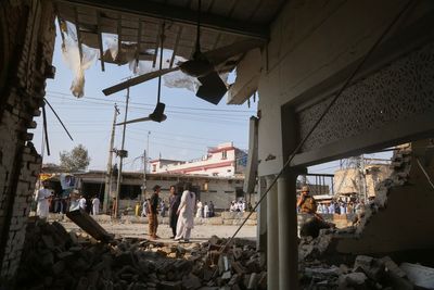 Pakistani forces end 20-hour standoff with militants in the northwest