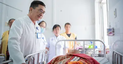 Người vợ trong vụ cây tét nhánh rơi trúng xe máy đường An Dương Vương đã tỉnh, tiếp xúc tốt