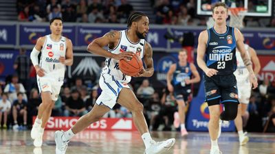 36ers win heart-stopper over United as NBL season opens