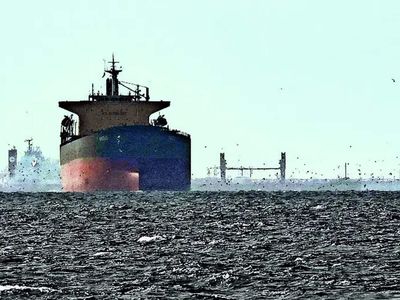 World running short of supertankers threatens long-haul oil flow