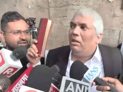 Disha Salian case: Father Satish Salian serves notice to Aaditya Thackeray, demands apology, Rs 500 crore compensation