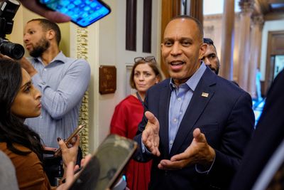 Jeffries Accuses House GOP of 'Running Away' From Washington Before the Midterms
