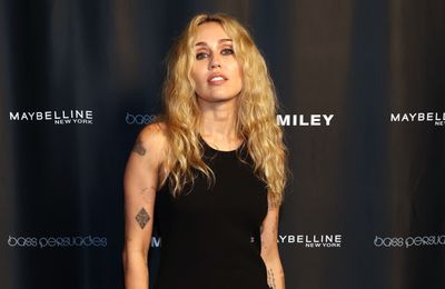 Miley Cyrus reveals stage panic attack after double trauma