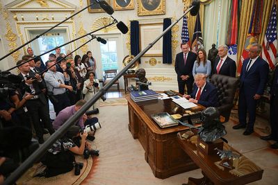 Trump's media fight: A new WH press ban