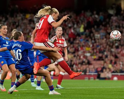 Holmberg rescues point for Arsenal but Manchester United off the mark in WSL