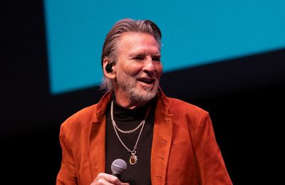 Kenny Loggins reveals the four words he wants on his tombstone
