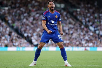 Fulham v Man United LIVE: Pressure on Carrick continues as Neville labels performance ‘a disgrace’