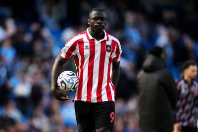 Man City 5-3 Sunderland: Brian Brobbey hat-trick in vain as leaders win eight-goal thriller