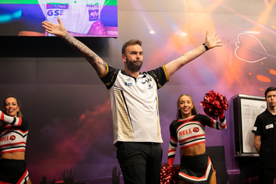 Ross Smith Outguns Two-Time Champion Gerwyn Price in World Series of Darts Finals