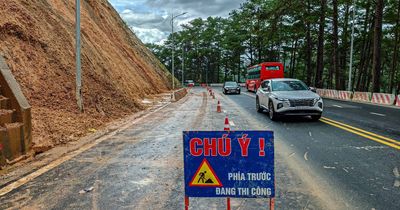 Đèo Prenn sạt lở ta luy âm, xuất hiện 'hàm ếch' dưới nền đường