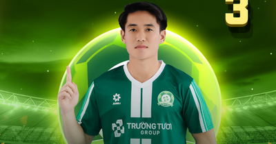 Video: CĐV giận dữ khi Tấn Sinh đá tới tấp vào chân Đình Bắc