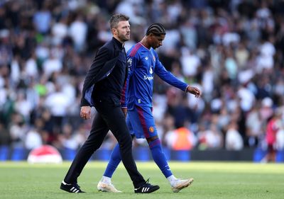 Manchester United dealt new injury worry as Michael Carrick explains surprise late substitution