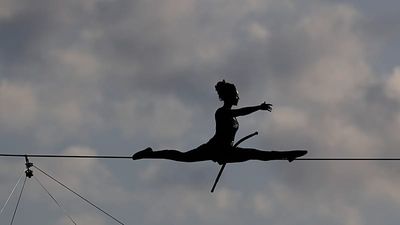 Tightrope walker crosses 400 metres between Europe’s highest slag heaps