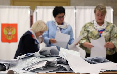 Main Kremlin party keeps control of Russia's parliament after a carefully orchestrated vote