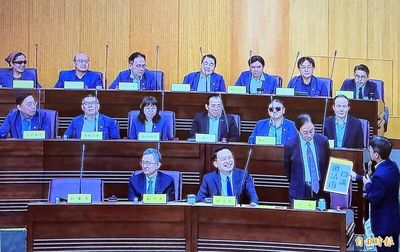 余信憲議會質詢代黃世杰送辯論戰帖 張善政拒收：不喜歡口水戰