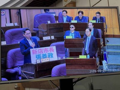 余信憲議事堂秀「新店市長」抱怨無法監督官邸水電費 張善政：沒必要公開