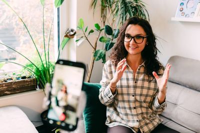 This startup is paying employees to post on LinkedIn