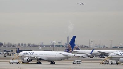 Ground stops ordered at six US airports due to 'equipment outage'
