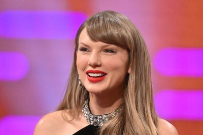 Taylor Swift to receive inaugural artist director award at VMAs