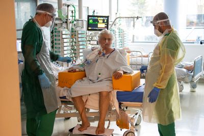 Drug-Resistant Acinetobacter Found in ICU Air Samples, Suggesting Hospital Superbug Spread May Not Depend Only on Surfaces