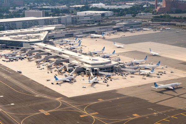 Flights halted at three US airports as watchdog warns over hacking threat