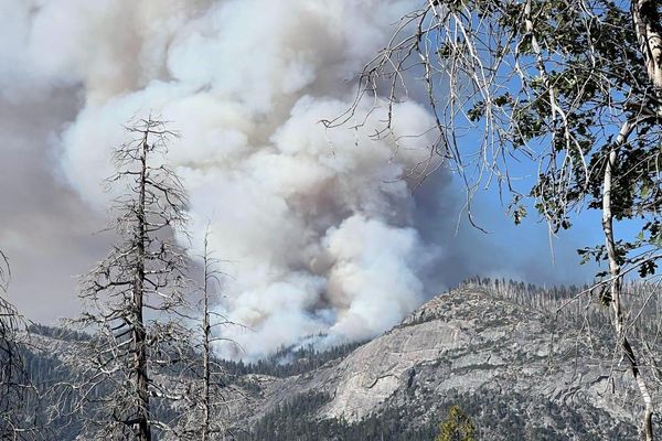 Two helicopter pilots killed while battling Yosemite fires
