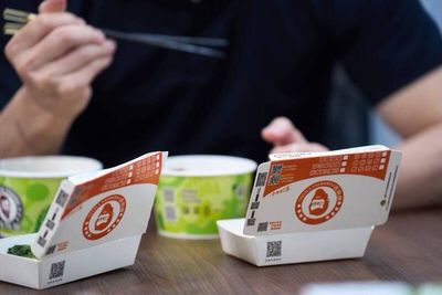藍白聲援鬍鬚張 蔣萬安稱「我負責吃滷肉飯」 林智群列11點酸爆