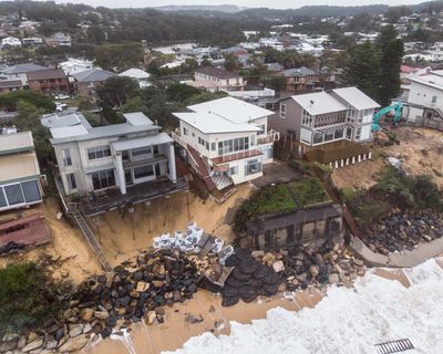 ‘Negligent’ to talk about long term risks to Australia without examining cost of climate crisis, experts say