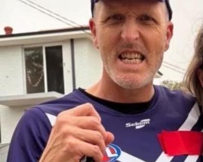 Labor MP covers up Woodside logo on Fremantle jumper ahead of AFL grand final