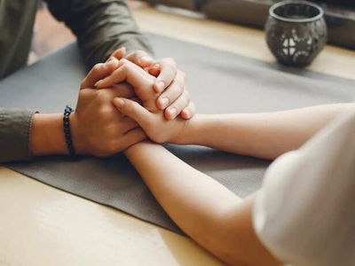 7 Signs an Avoidant Person Can Build Lasting Love