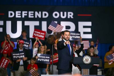 Awkward moment JD Vance calls opponents ‘fart left’ in speech - then backpedals