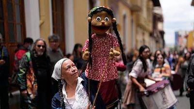 Artists protest culture cuts with music, dance and puppets in Bogotá