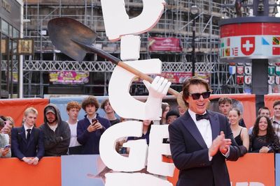 Tom Cruise, Kate and Beckham men strike it rich at Digger world premiere